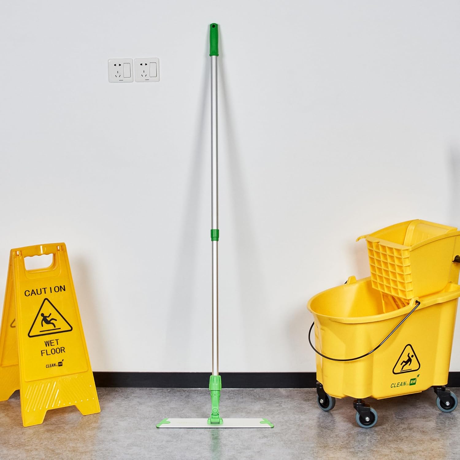 Restaurantware Clean Tek Professional 157 Inch Mop Frame